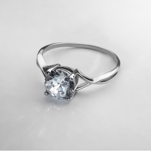 Ring with Moissanite